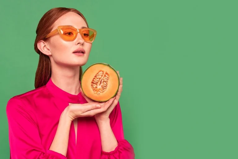 7 Manfaat Buah Melon untuk Kecantikan, Menghidrasi & Melembapkan Kulit