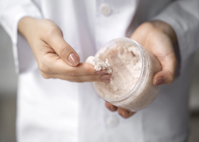 Komposisi Bahan Aktif dalam Exfoliating Scrub