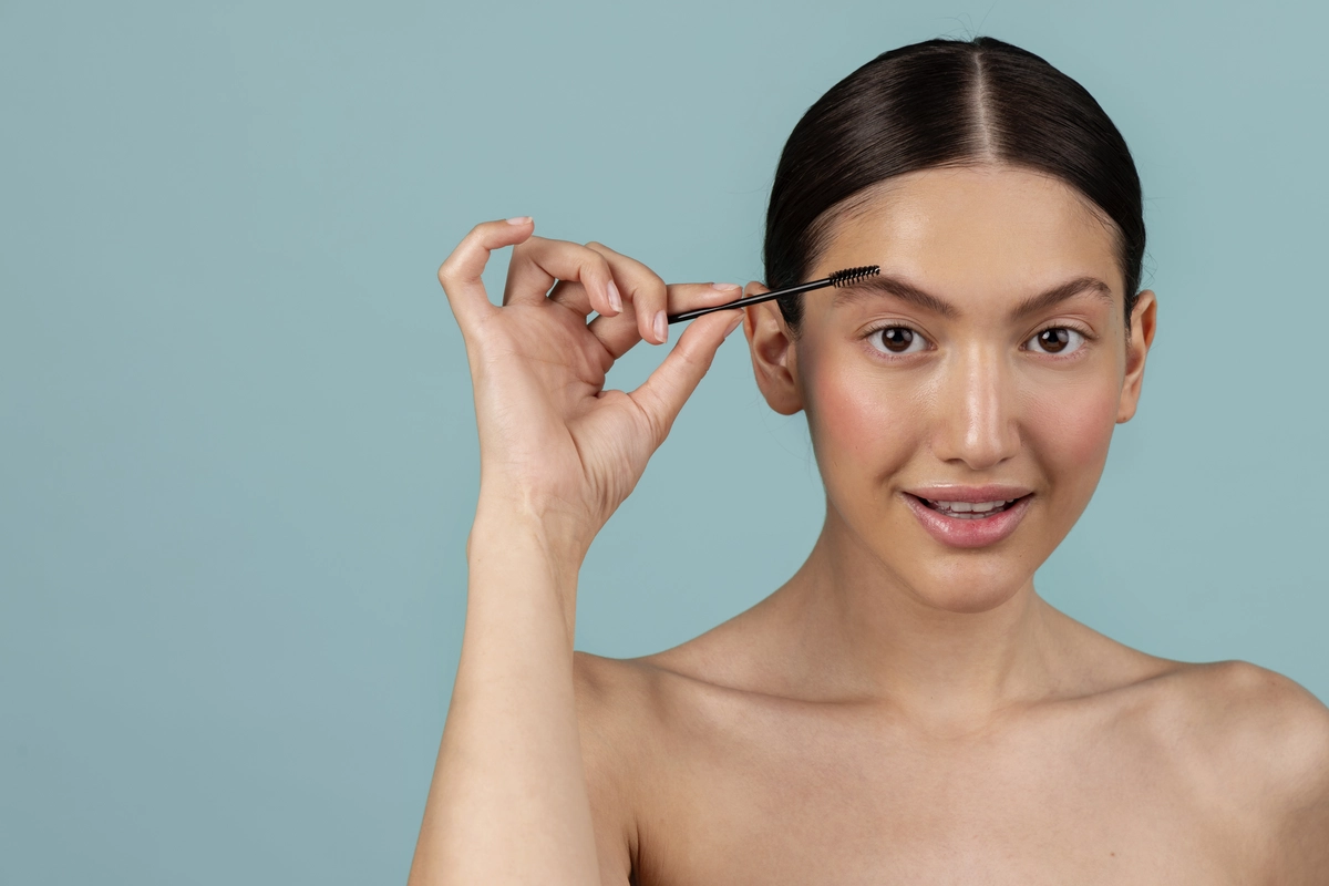 cara memakai serum alis