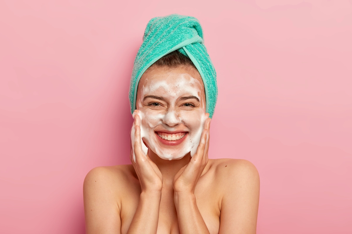 perbedaan cleanser dan facial wash