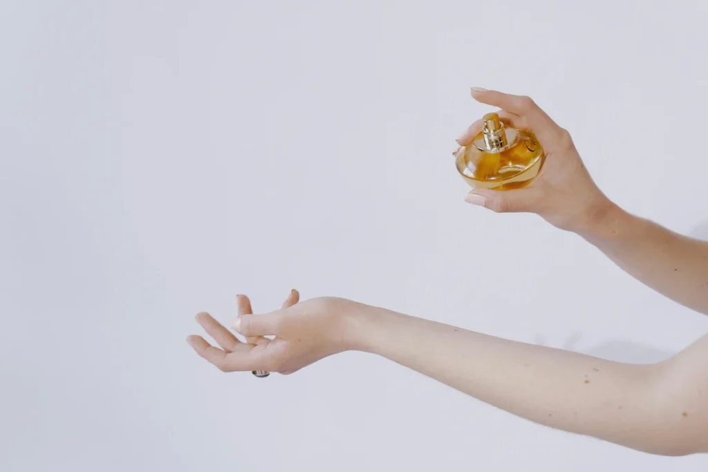 cara agar wangi parfum menyebar