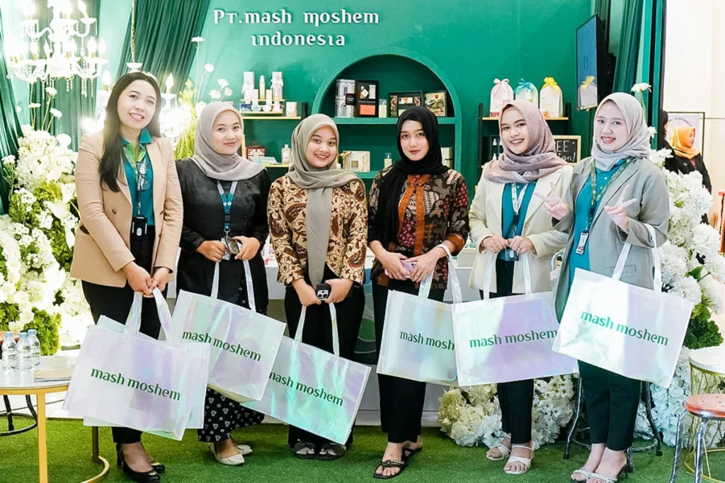 souvenir wedding kosmetik