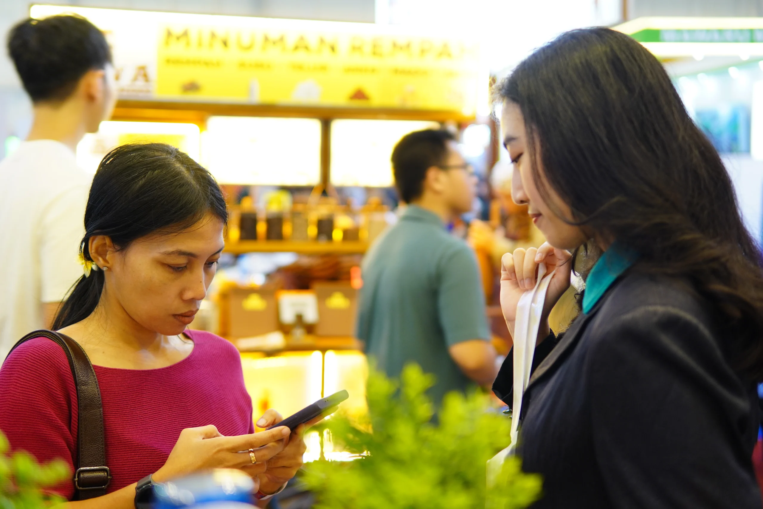 Interaksi tim Mash Moshem Indonesia dengan klien di IFBC