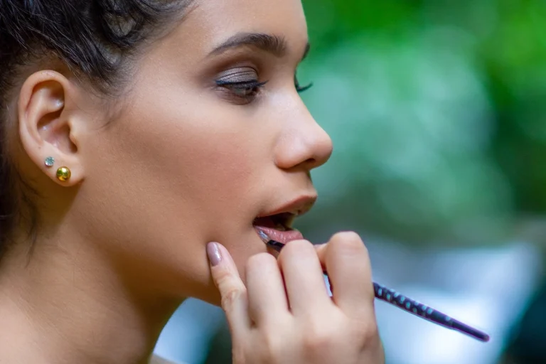 Eksplor Tren Makeup Latina, Inspirasi Look Kekinian dan Menawan 