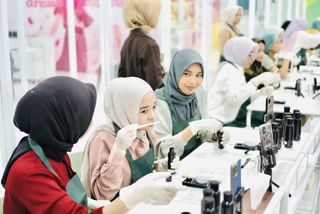 Keseruan Peserta Kegiatan DIY Beauty Lab Vol 3