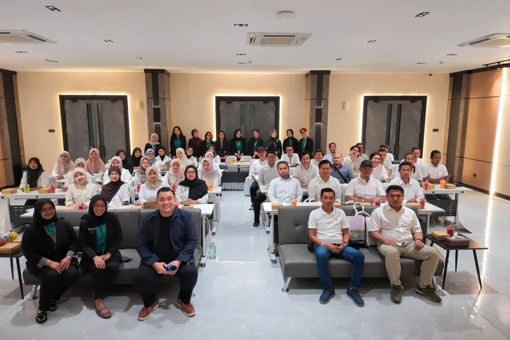 Foto bersama acara factory visit komunitas TDA Tulungagung & Blitar pada sesi seminar