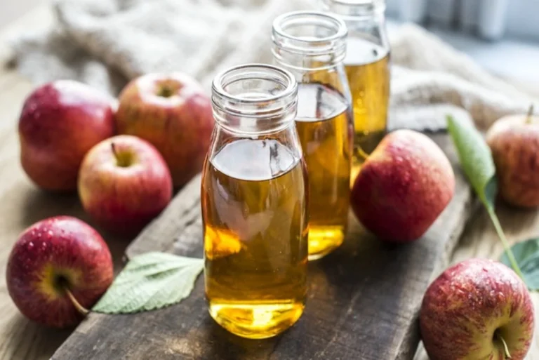 7 Cara Penggunaan Toner Cuka Apel yang Aman & Banyak Khasiatnya