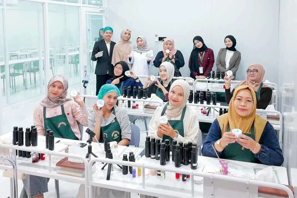 Foto bersama peserta DIY Beauty Lab Vol. 17
