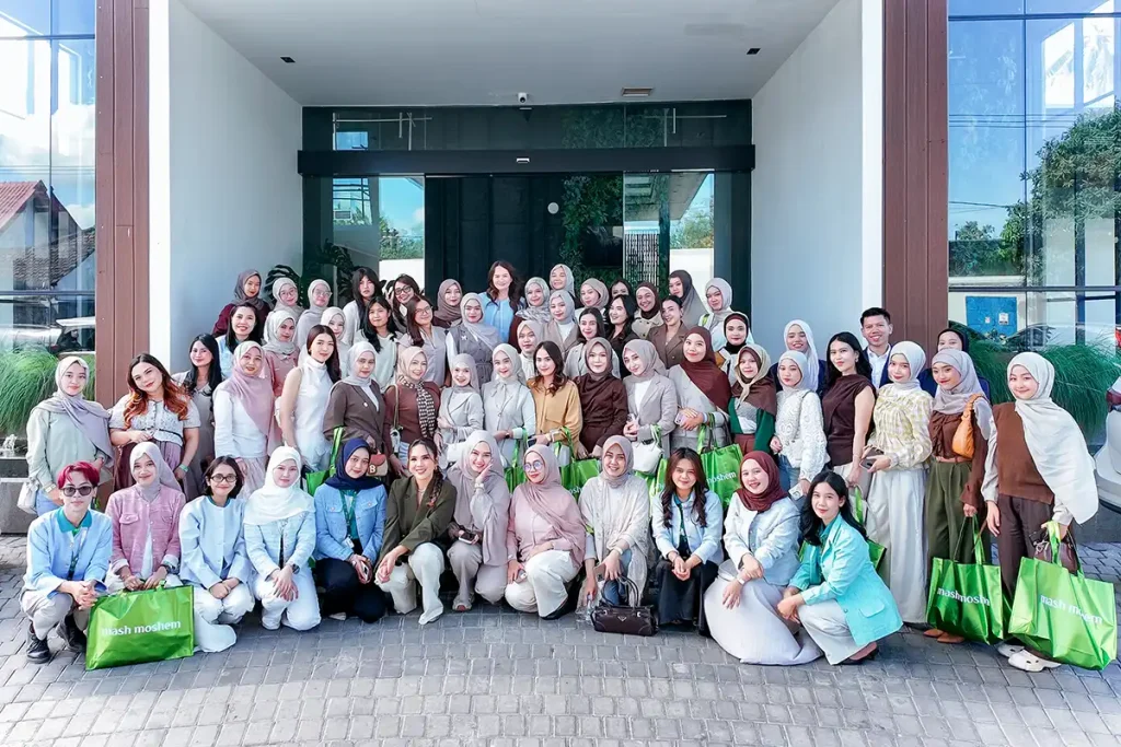 Foto bersama dengan pancarona management