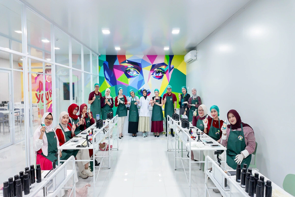 Foto bersama peserta DIY Beauty Lab Vol. 20