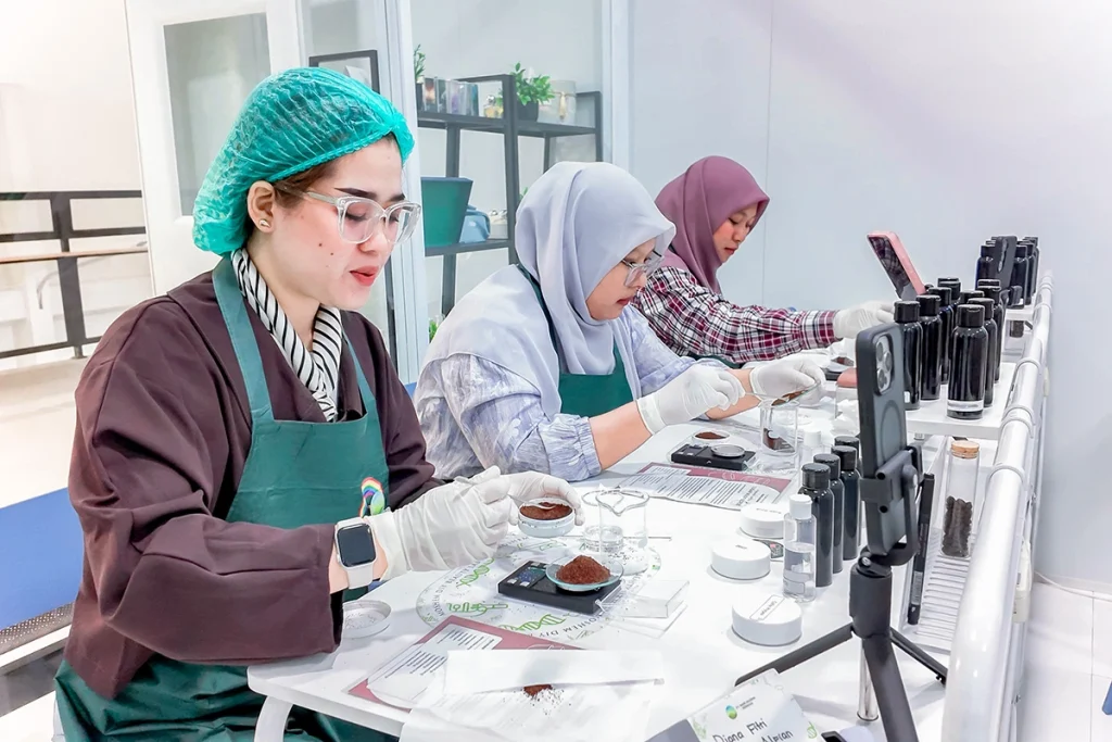workshop DIY Beauty Lab Vol. 19 buat coffee and sugar body scrub.