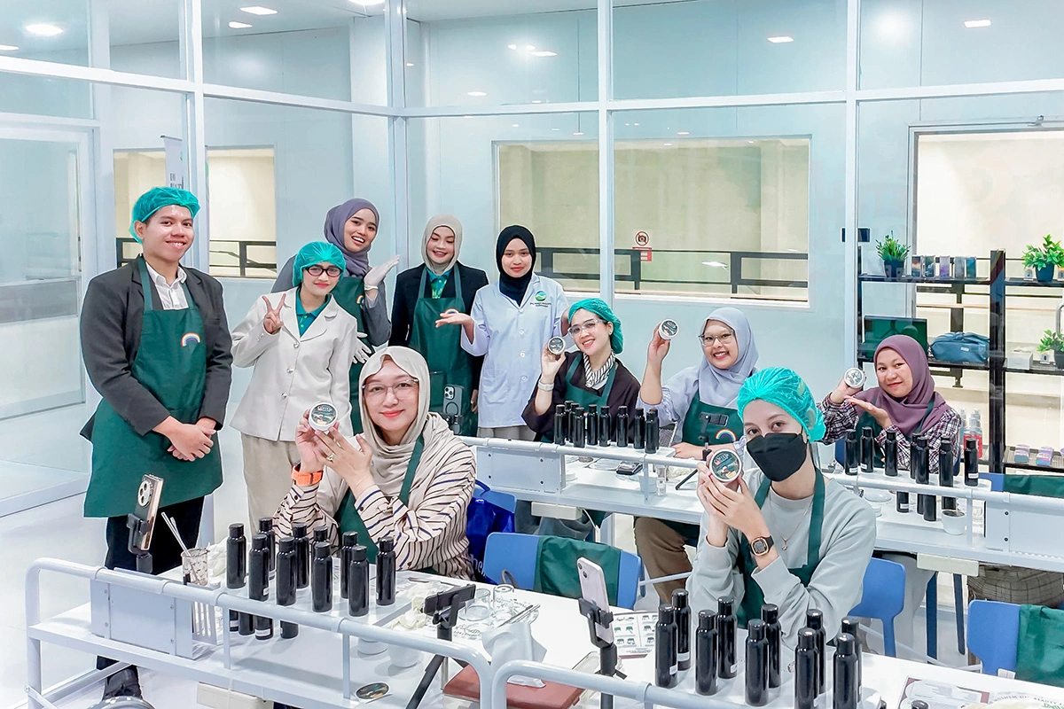 Foto bersama peserta DIY Beauty Lab Vol. 19