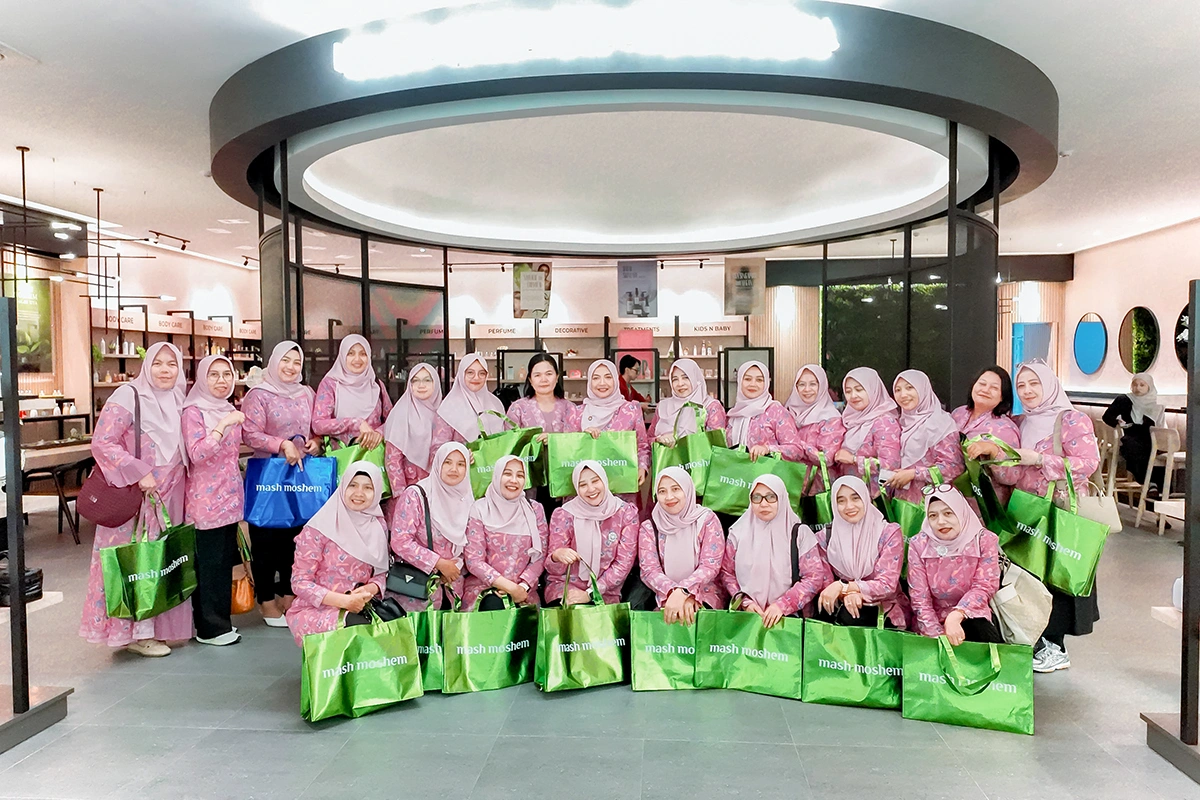 Foto bersama anggota DWP kabupaten Kediri setelah sesi DIY Beauty Lab Vol. 22
