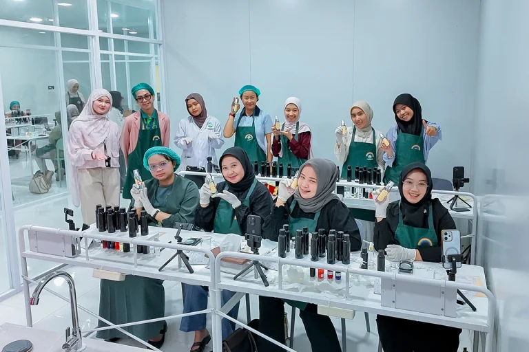 Kolaborasi DIY Beauty Lab Vol. 24 dan Sekar Arum Padukan Workshop Beauty dan Merangkai Bunga 