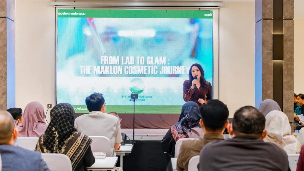 CEO Mash Moshem Indonesia Scorpi Filia Setri memperkenalkan company profile.