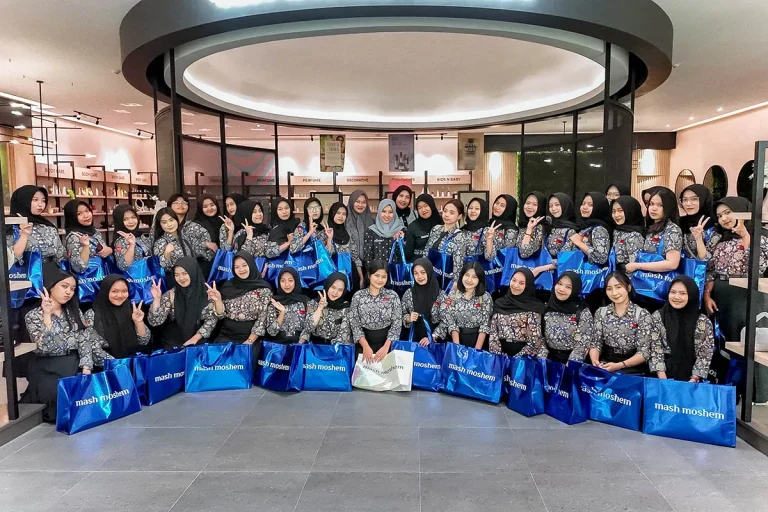 Factory Visit SMA Negeri 1 Rejotangan Ajak Siswa Belajar Industri Kosmetik Lewat DIY Beauty Lab 